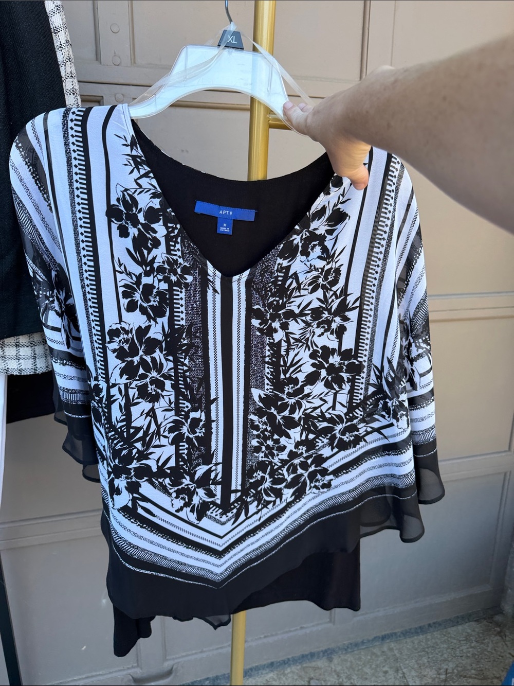 Apt. 9 Black & White Floral V-Neck Layered Top